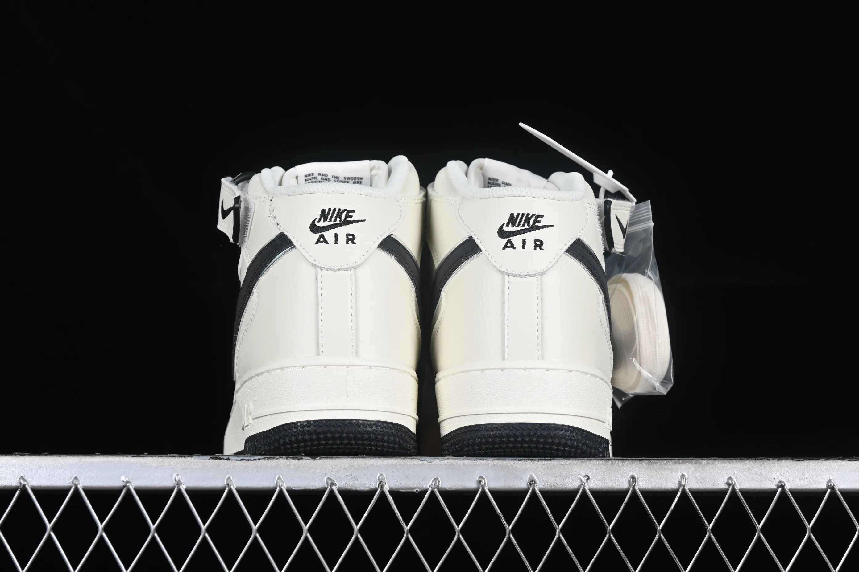 All categories Nk Air Force 1 Air Force series Nk Air Force 1 Mid Air Force mid-top Nk Air Force 1'07 Mid Beige and black two-color bottom Starry Air Force One mid-top casual sneakers XL0236-236